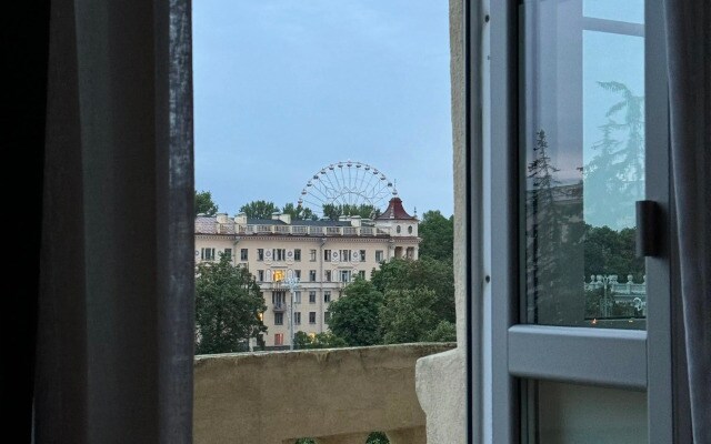 Апартаменты Сталинка в центре, вид на Площадь Победы