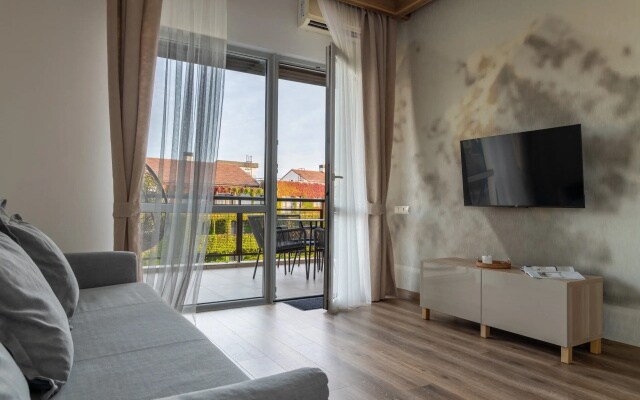 Апартаменты Red Apartments Парковый Квартал Олимп