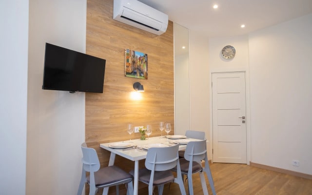 Апартаменты RED APARTMENTS Арт Лайт Сити апартамент Марк