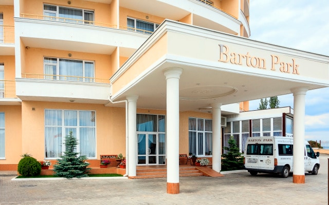 Отель Barton Park