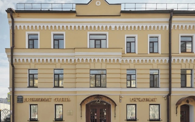 Отель Diplomat
