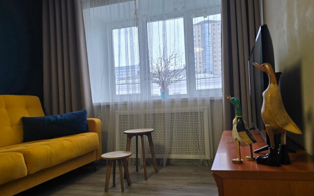 Апартаменты Apartment overlooking the library