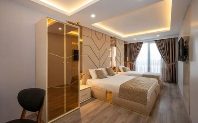 Luxury Airport Hotel by Zazzoni
