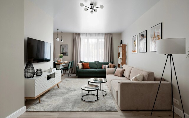 Квартира GM Apartments Стильная Трехкомнатная с балконом и видом на Патриаршие