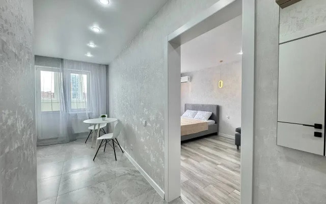 Квартира LikeHome на Братьев Хусаиновых 6