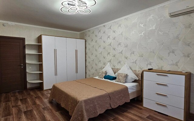 Квартира Трехкомнатные на Емлютина