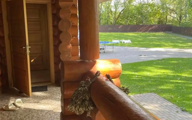 Частный дом Дом у реки с баней