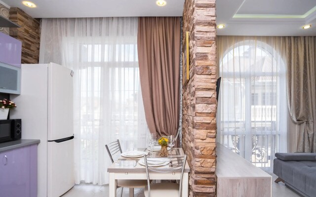 Апартаменты Red Apartments Арт Лайт Сити Апартамент Роллан