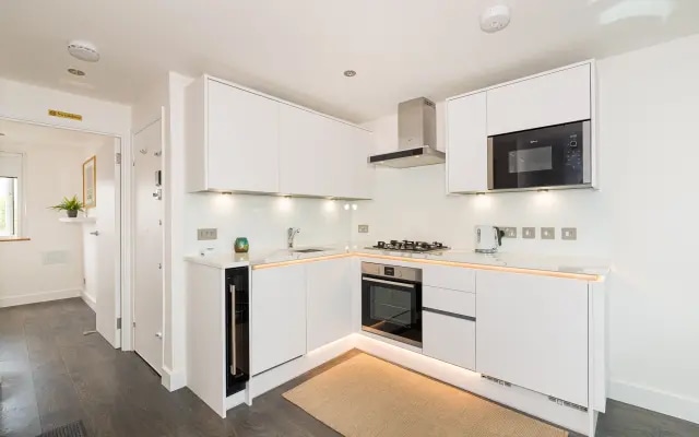 Апартаменты Bright Aircon Apartment Earls Court