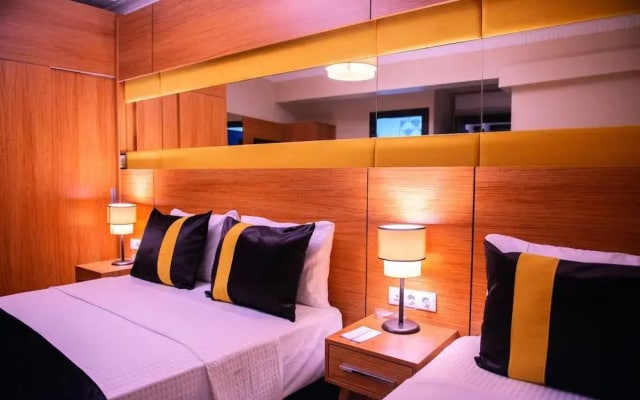 Отель Karamans Sirkeci Suites Hotel