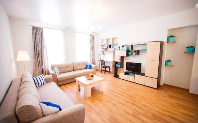"5 Minutes To Nevskiy" Apartments