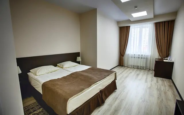 Отель West