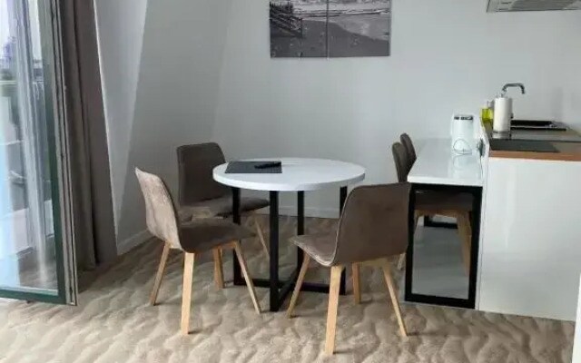 Апартаменты Улучшенные с Панорамным Окном Park House