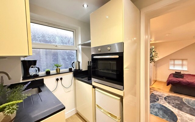 Квартира Damos Living Apartments Deluxe Studio