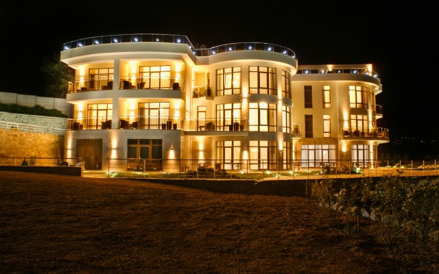Мирный