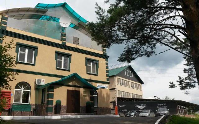 Отель Green Roof