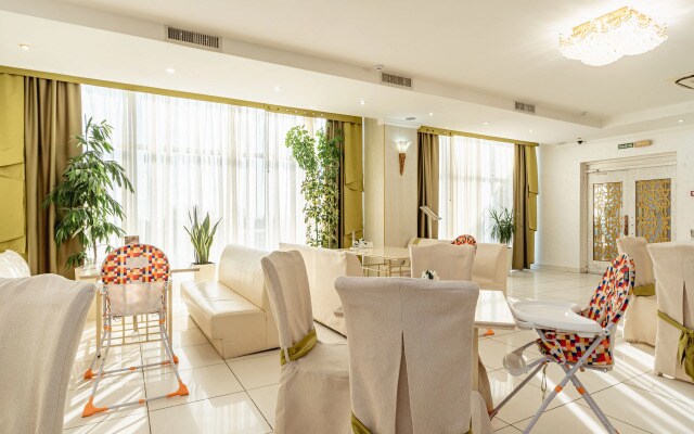 Отель Кристи Christie Hotel