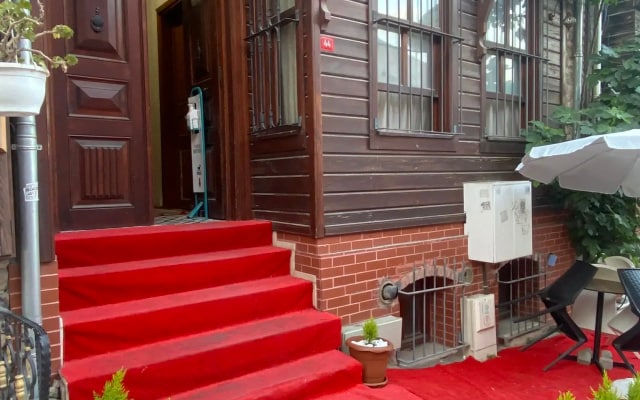 Nuray Hotel