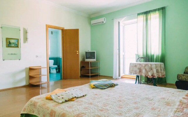 Charly Guest House