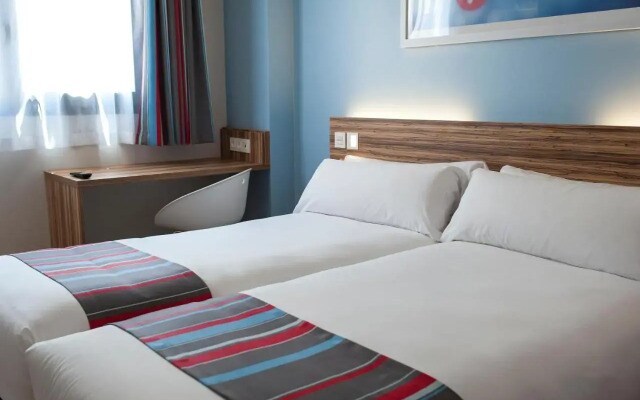 Отель Travelodge Barcelona Fira
