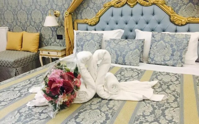 Friendly Venice Suites