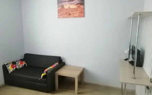 Красный диван