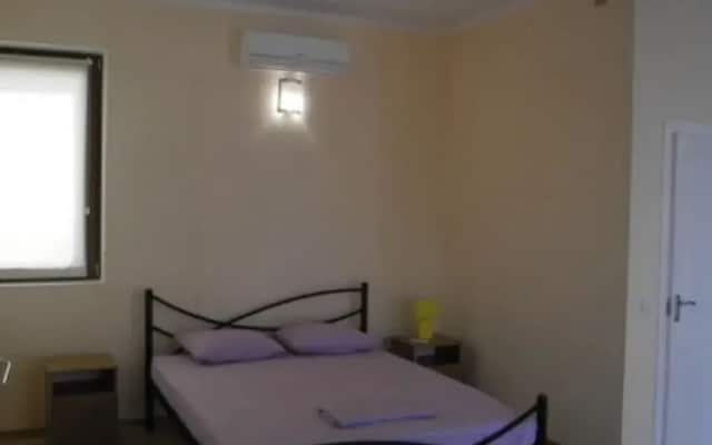 878 Guest House