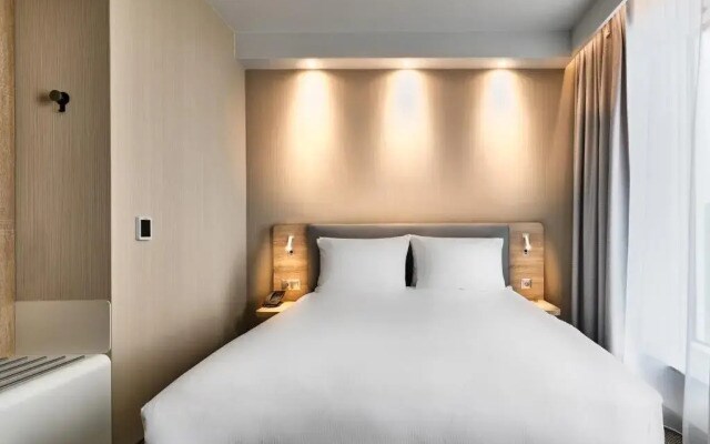 Отель Holiday Inn Express Warsaw - The HUB by IHG