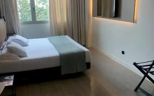 Отель Suites Viena Plaza De Espana