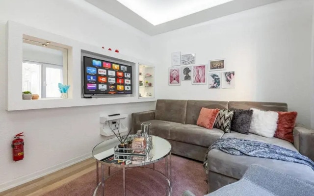 Q Suites In Old City -Best Group Hotels