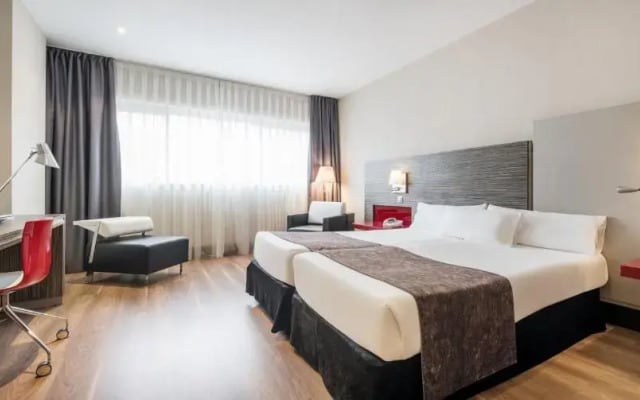 Отель Ilunion Barcelona