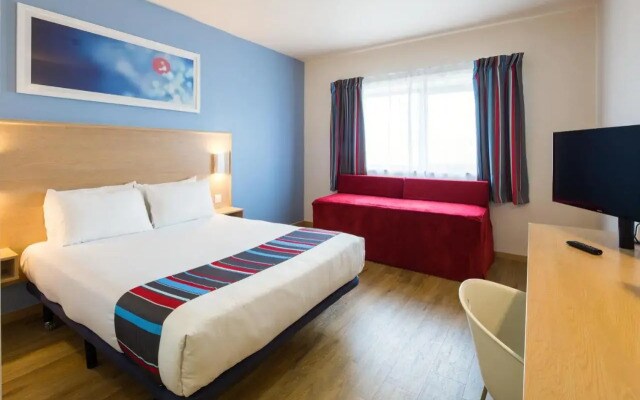 Отель Travelodge Barcelona Fira