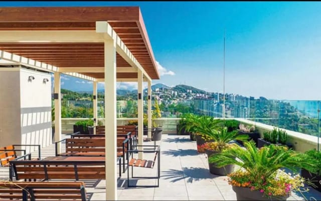 S Basseynom ZHK Metropol Apartments