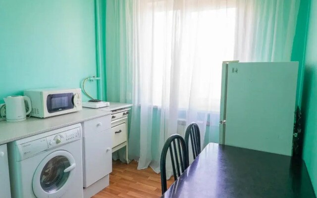 Avenue Apartment Matrosova 9B