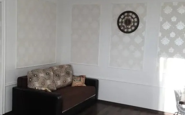 V Tsentre Bresta Apartments