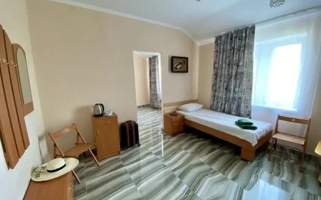 Azur Hotel