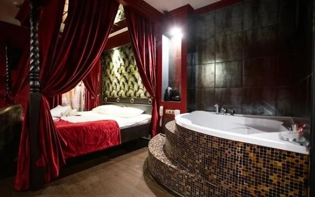 Red Room Hotel