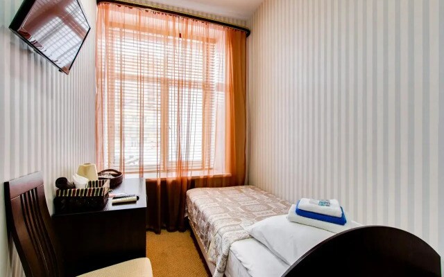 Sleepy Tom Hotel