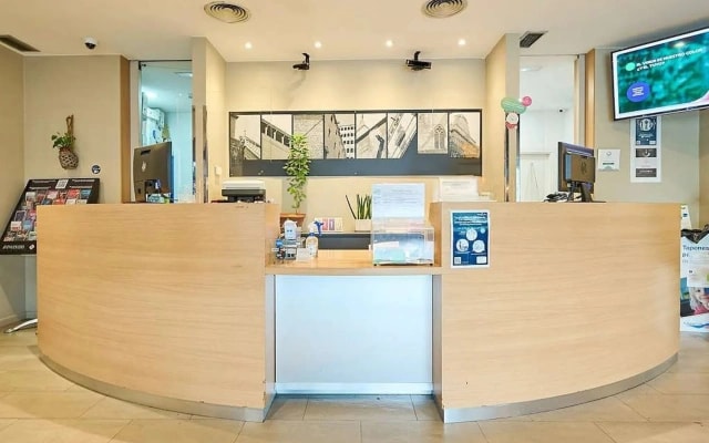 Отель Travelodge BCN Cornella Fira
