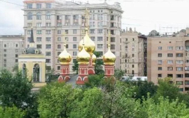 Serviced Smolenskaya Square