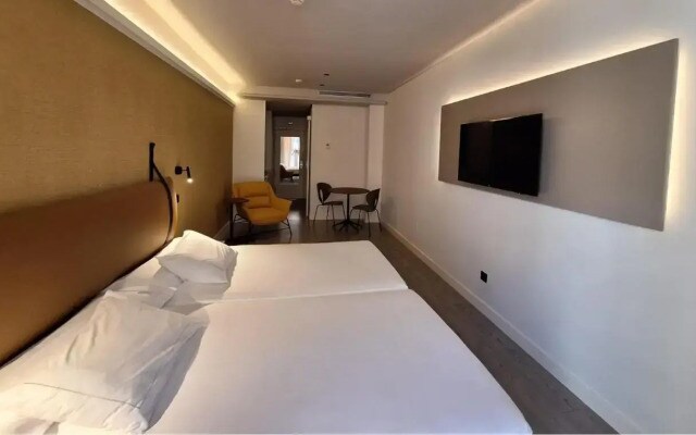 Отель Suites Viena Plaza De Espana