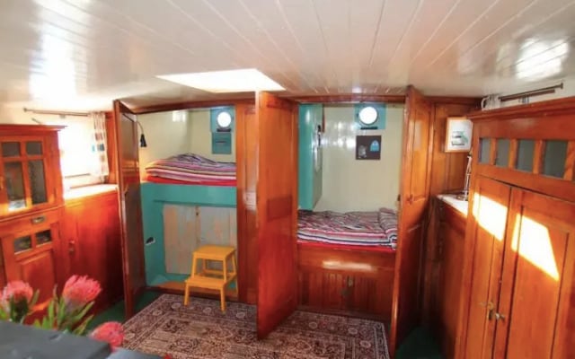 A351 Bed & Breakfast Studio on a Houseboat