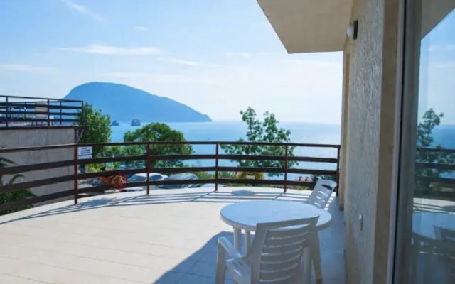 Priliv Hotel