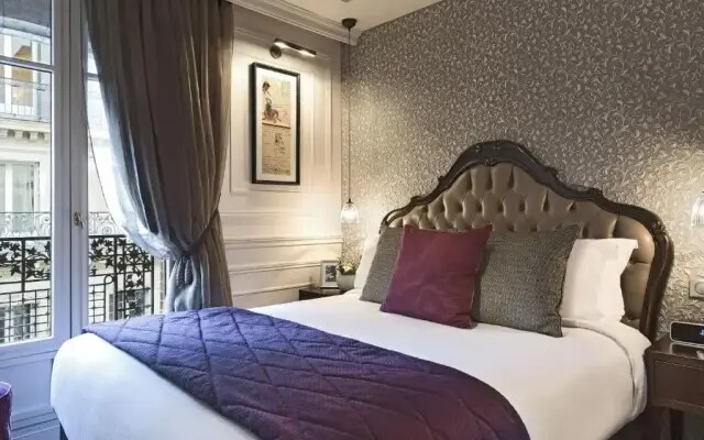 La Clef Louvre Paris by The Crest Collection