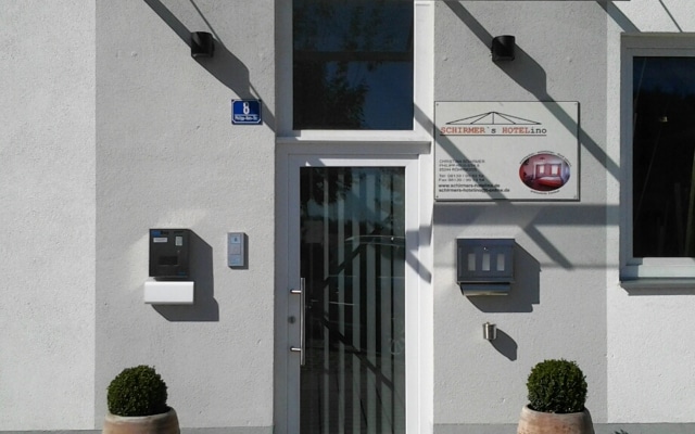 Schirmer's Hotelino