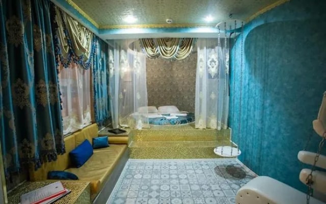 Red Room Hotel