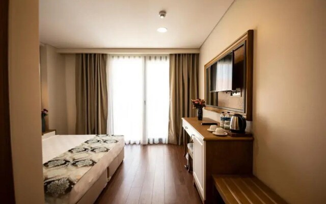 Eliza Hotel