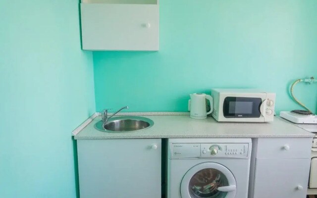 Avenue Apartment Matrosova 9B
