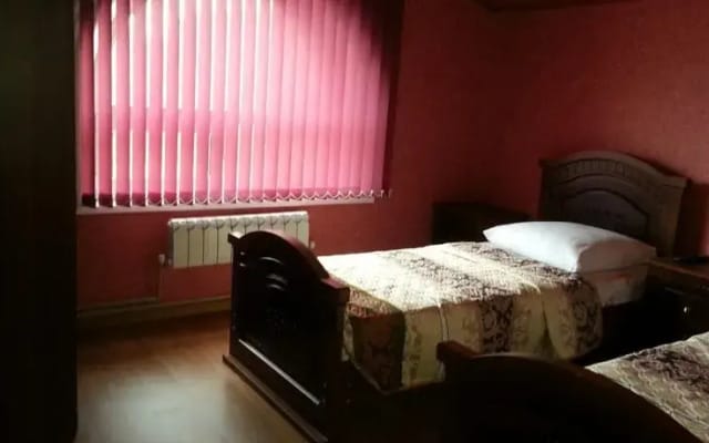 Никос