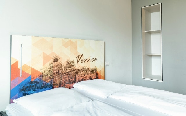 Отель a&o Hostel Venezia Mestre
